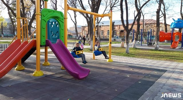 В парке Хас Бахча добавят качели для детей