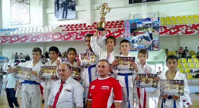 Шесть медалей по каратэ до