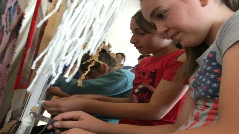 Տնօրէն Նինոցմինդայի ՀՕՄ-ի երիտասարդական Կենդրոնի համար (R)