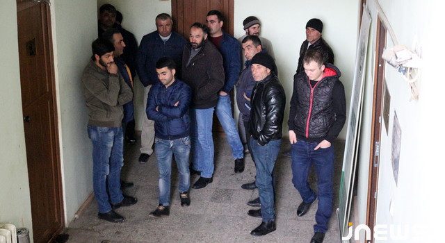 Жители села Картикам требуют благоустройства дорог