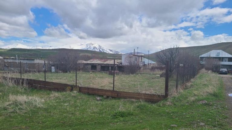 Продается дом с земельным участком в Хоспио (R)