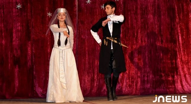 Песня и танец в напутствие паломникам(video)