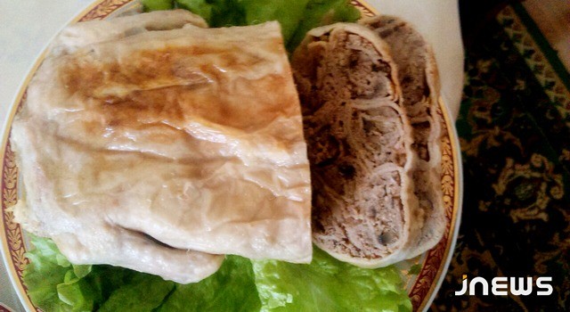 Курица, фаршированная блинами