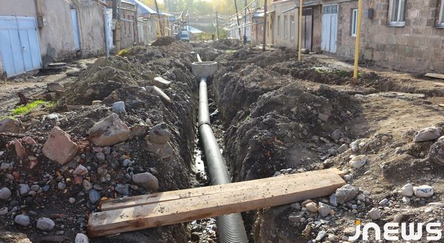 Ремонт трубопроводов продолжается третий месяц