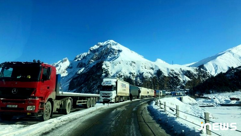 Дорога к Ларсу закрыта из-за опасности схода лавины