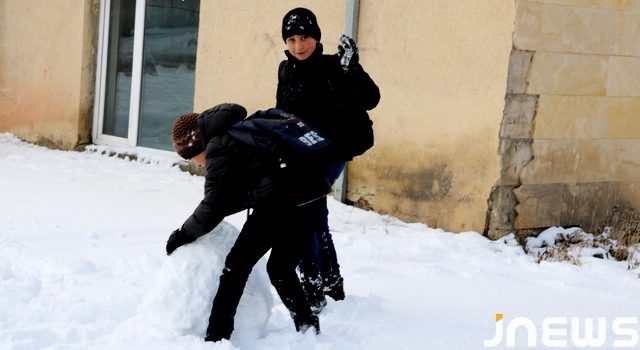 Снеговик, как результат обильного снега