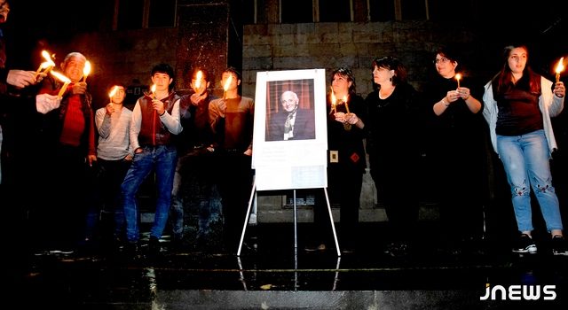 Ахалкалакцы зажгли свечи за упокой души Шарля Азнавура