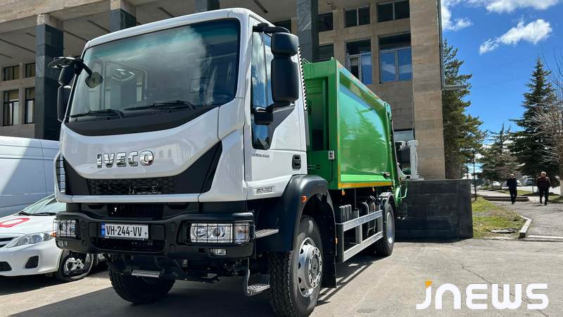 Сервис-центр Ахалкалаки пополнился ещё одним мусоровозом