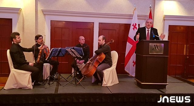 Посол Армении встретился с армянами Грузии