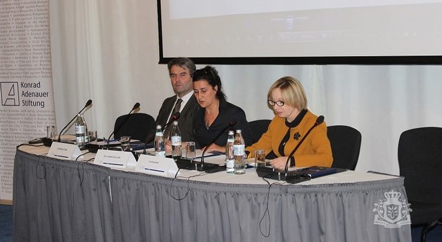 Укрепление гражданского образования в публичных школах