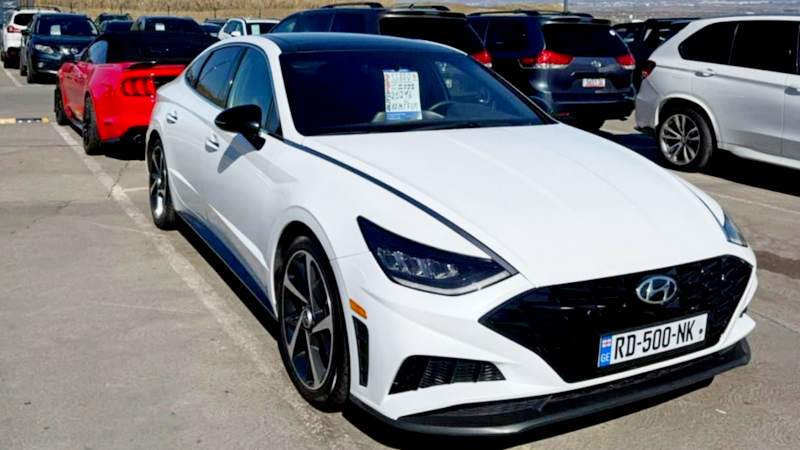 Продаётся Hyundai Sonata, возможен обмен (R)