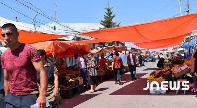 Благоустройство рынка не решило проблему уличной торговли