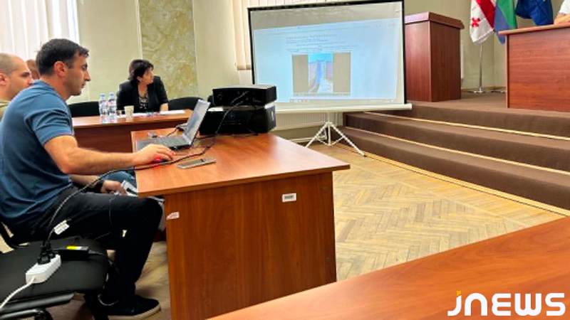 Передача государству земельного участка и реабилитация водоёма — что обсудили депутаты