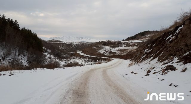 Самсарцы едут по новой дороге в постоянном страхе