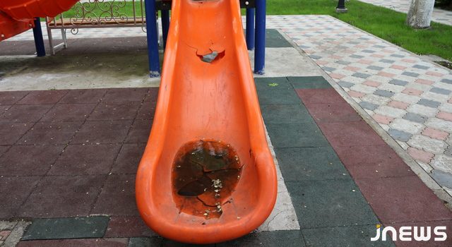 Опасная горка детской  игровой площадки