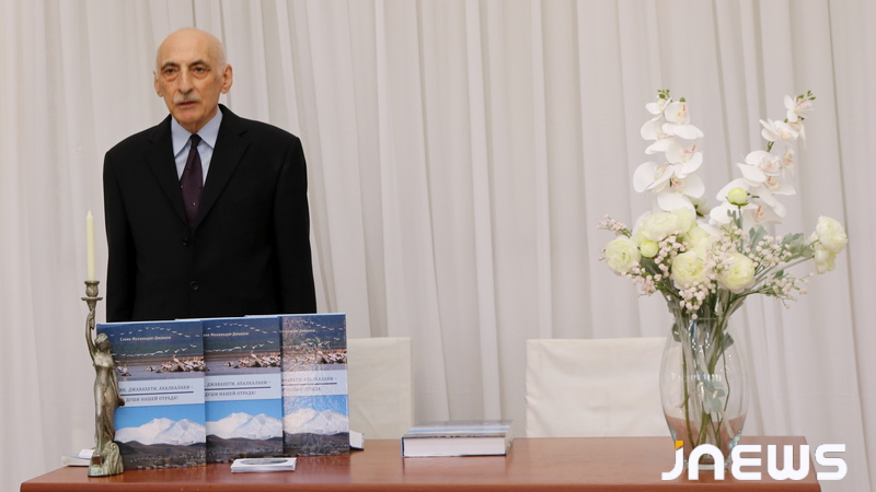 «О людях, которыми гордится Ахалкалаки»: Слава Меликидзе-Джавахи представил вторую книгу