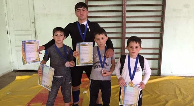 Пять спортсменов – четыре медали