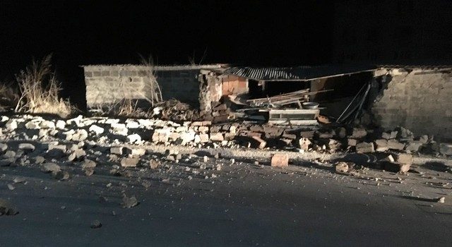 Обрушилась стена бывшего военного городка