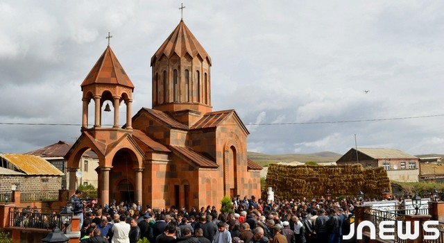 В селе Арагял освящена новая церковь