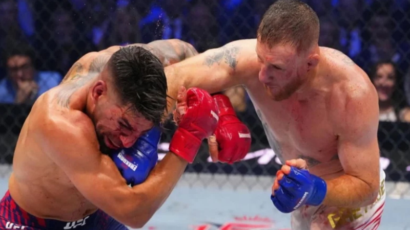 Илиа Топурия лишился чемпионского пояса UFC