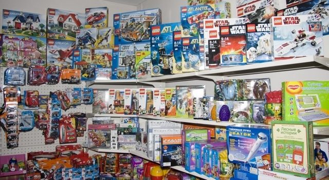 В Грузии дети играют с опасными игрушками