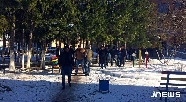 Жители Вачиана против назначения нового директора