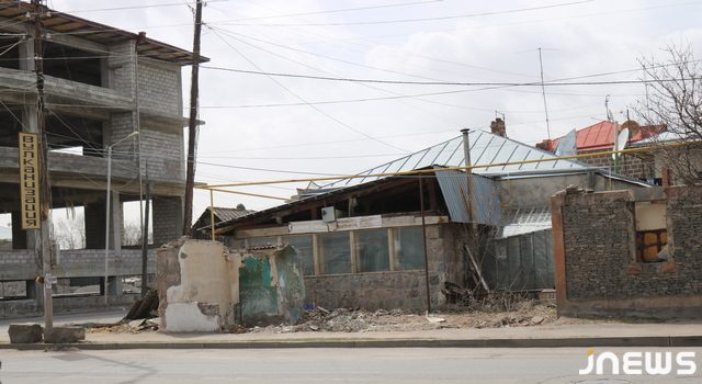 Перемещение вагонов-ларьков продолжается