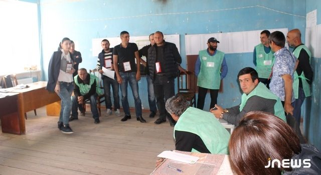 По предварительным данным победил Энзел Мкоян