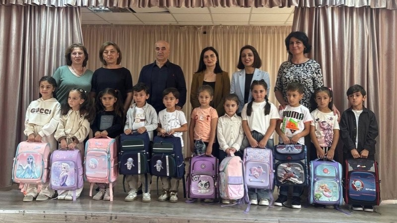 Учащиеся из социально необеспеченных семей получили подарки