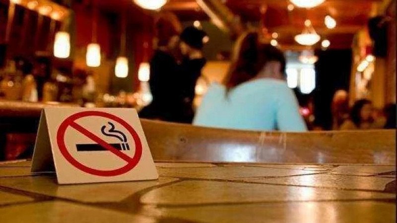 Дым сигарет на свадьбах: закон действует, но соблюдается ли он?