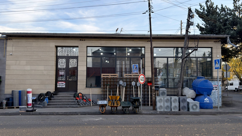 Строительный магазин “Перекресток” предлагает все для вашего ремонта (R)