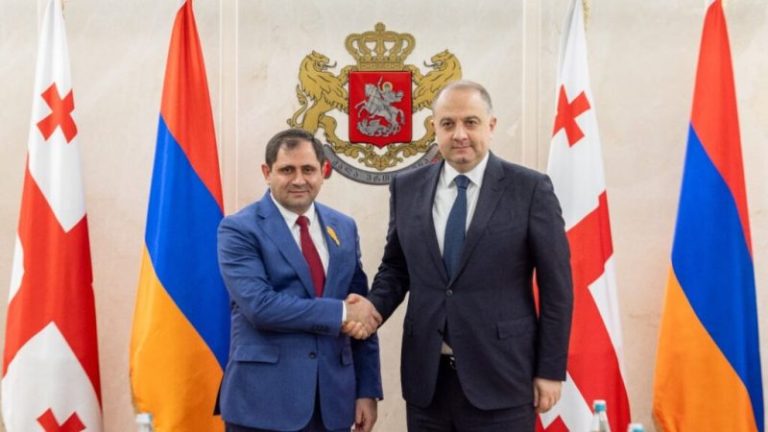 Министр обороны Армении прибыл в Грузию с официальным визитом
