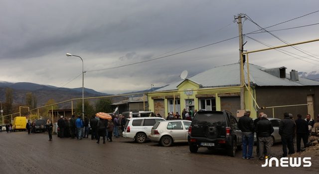 Мирные выборы в напряженной обстановке