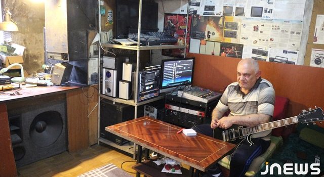 Ахалкалакский рок музыкант (Video)