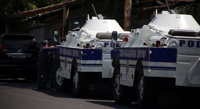 Захват заложников в Ереване: 2-ое освобождены