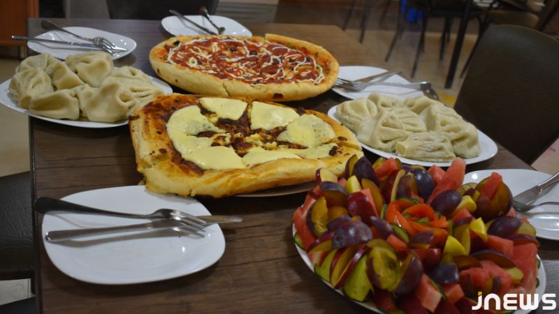 Богатство грузинской кухни в новом кафе “Гранд” в Ахалкалаки (R)