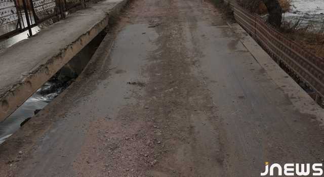 Аварийный мост не удостаивается внимания